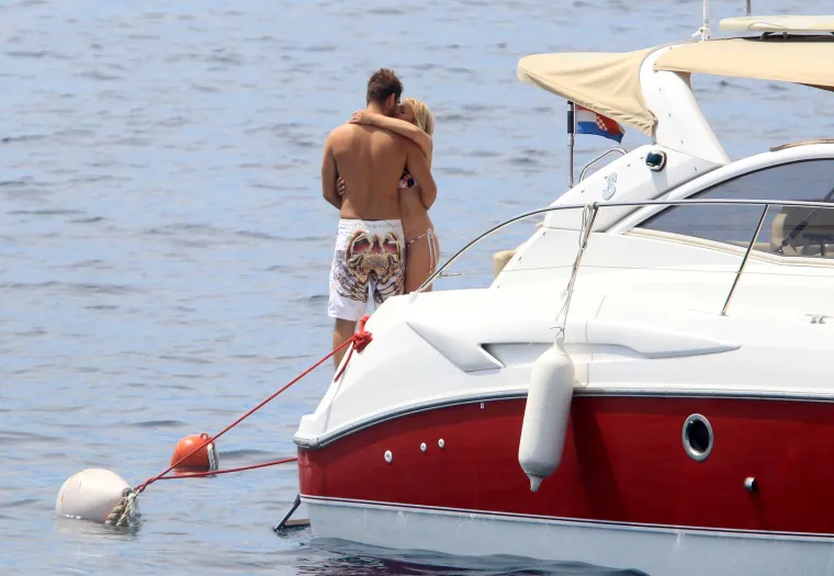 Prije 14 godina Snježana nije skidala ruke s tada&scaron;njeg supruga, a skokovi u more bili su melem za oči