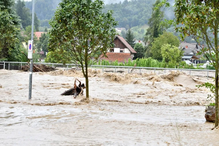 Dramatični fotoizvje&scaron;taj iz Slovenije, ovi prizori lede krv u žilama: 'Nažalost, ostvaruje se najgori scenarij'