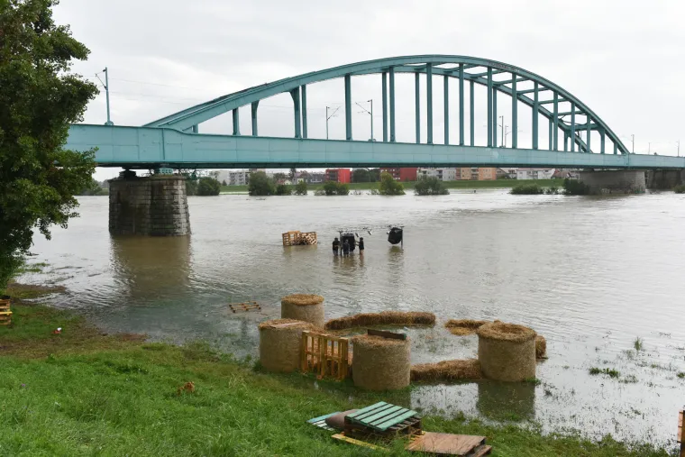 Potopljeni festival: Zagrebački Green River Fest pod vodom. Iz nabujale Save spašava se potopljena oprema