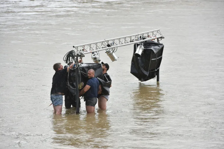 Potopljeni festival: Zagrebački Green River Fest pod vodom. Iz nabujale Save spašava se potopljena oprema