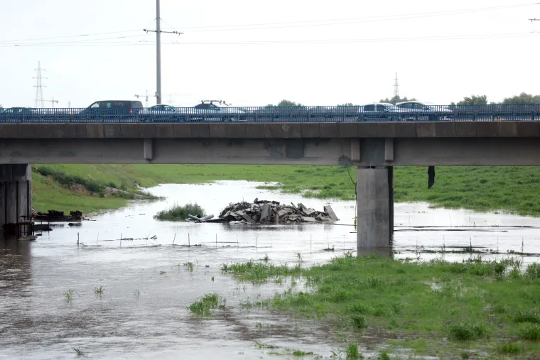 Potopljeni festival: Zagrebački Green River Fest pod vodom. Iz nabujale Save spašava se potopljena oprema