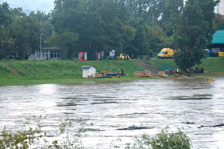 Potopljeni festival: Zagrebački Green River Fest pod vodom. Iz nabujale Save spašava se potopljena oprema
