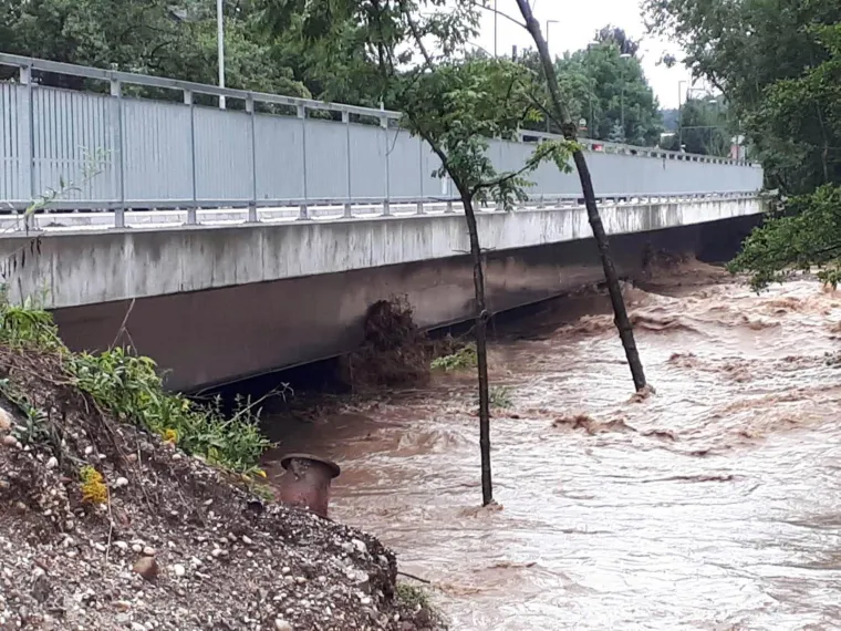 Pogledajte prizore kaosa: Žestoke bujice odnijele sve pred sobom i poplavile mjesto tik uz Ljubljanu