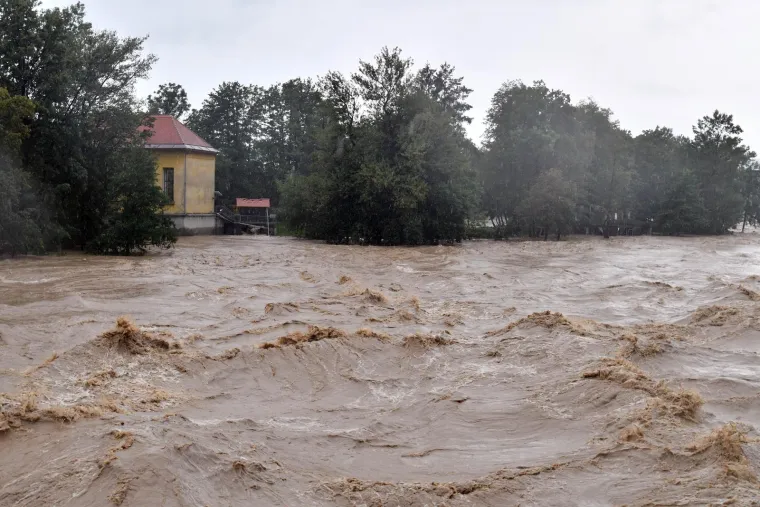 Pogledajte prizore kaosa: Žestoke bujice odnijele sve pred sobom i poplavile mjesto tik uz Ljubljanu