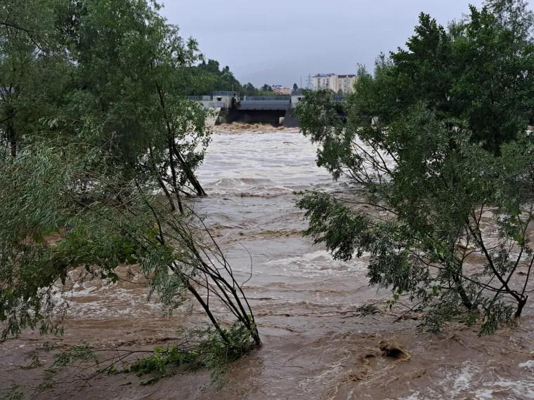 Pogledajte prizore kaosa: Žestoke bujice odnijele sve pred sobom i poplavile mjesto tik uz Ljubljanu