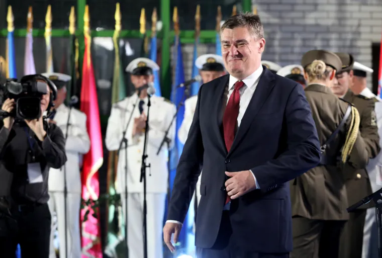 Milanovićev svečani prijem u Kninu: Svi dobro raspoloženi, slave Dan pobjede! Pogledajte tko je sve došao