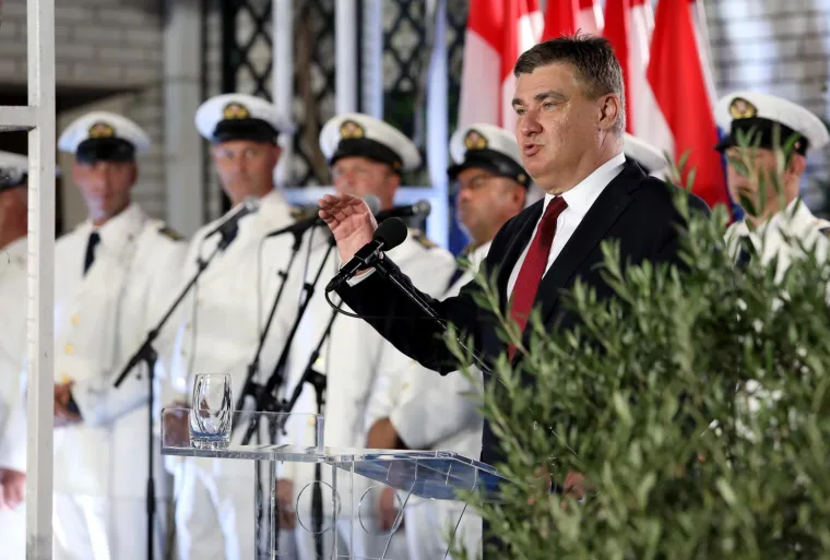  &quot;Naši saveznici, koje vrlo čest nekritički prosuđujemo, a s obzirom da smo i sami predmet prosudbi i kritika, to trebaju biti i drugi. Naši saveznici nisu bili od velike pomoći. Hrvatska i njeno tadašnje vodstvo s predsjednikom Tuđmanom do zadnjeg trenutka nisu znali na čemu su, znali su da nemaju puno vremena,&quot; kazao je Milanović.