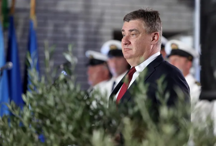  Po Milanovićevim riječima, Hrvatska je omogućila mir u BiH  i o tomu treba govoriti kako se izrazio, svakog tjedna.  &quot;Bihać zbog svoje veličine, ne bi možda doživio katastrofu kao Srebrenica s elementima genocida, ali vojsku bosanskih Srba Ratka Mladića i Radovana Karadžić nisu pobijedili saveznički bombarderi koji su ih zasipali, ali neprijatelj se nije predao. Ključni potezi i udarci  zadati su od strane Hrvatske vojske ,&quot; kazao je Milanović. 