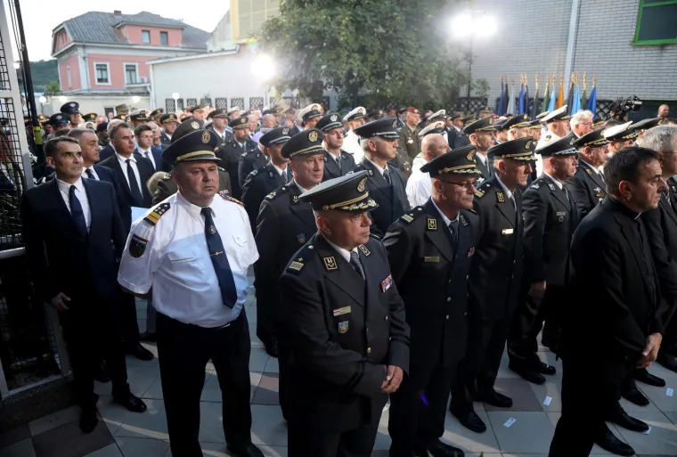 Pogledajte tko se sve pojavio na Milanovićevom svečanom prijemu u Kninu: Ministri su mu udijelili ko&scaron;aricu