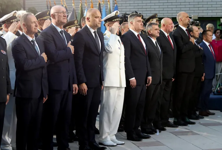 Pogledajte tko se sve pojavio na Milanovićevom svečanom prijemu u Kninu: Ministri su mu udijelili ko&scaron;aricu