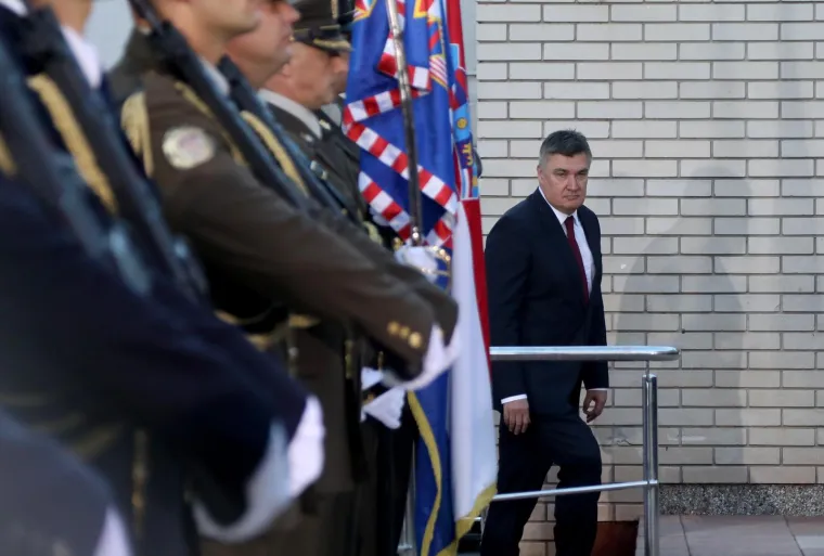 Pogledajte tko se sve pojavio na Milanovićevom svečanom prijemu u Kninu: Ministri su mu udijelili ko&scaron;aricu