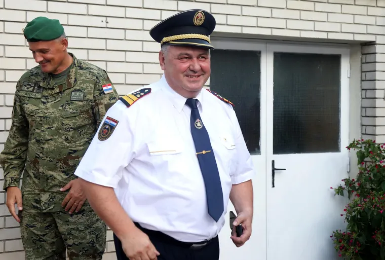 Pogledajte tko se sve pojavio na Milanovićevom svečanom prijemu u Kninu: Ministri su mu udijelili ko&scaron;aricu