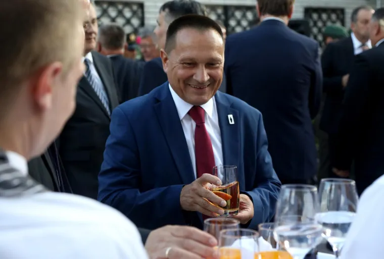 Pogledajte tko se sve pojavio na Milanovićevom svečanom prijemu u Kninu: Ministri su mu udijelili ko&scaron;aricu