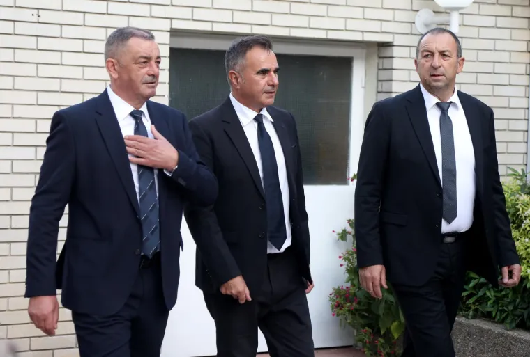 Pogledajte tko se sve pojavio na Milanovićevom svečanom prijemu u Kninu: Ministri su mu udijelili ko&scaron;aricu