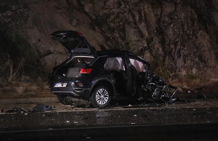 Prizori užasa nakon nesreće na autocesti A1: Tri osobe poginule, dvije se bore za život, automobili potpuno smrskani...