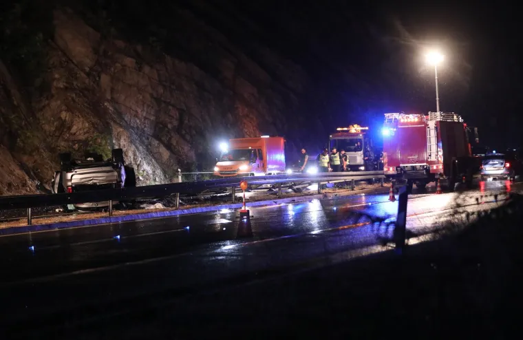 Prizori užasa nakon nesreće na autocesti A1: Tri osobe poginule, dvije se bore za život, automobili potpuno smrskani...