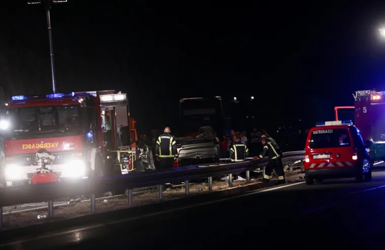 Prizori užasa nakon nesreće na autocesti A1: Tri osobe poginule, dvije se bore za život, automobili potpuno smrskani...