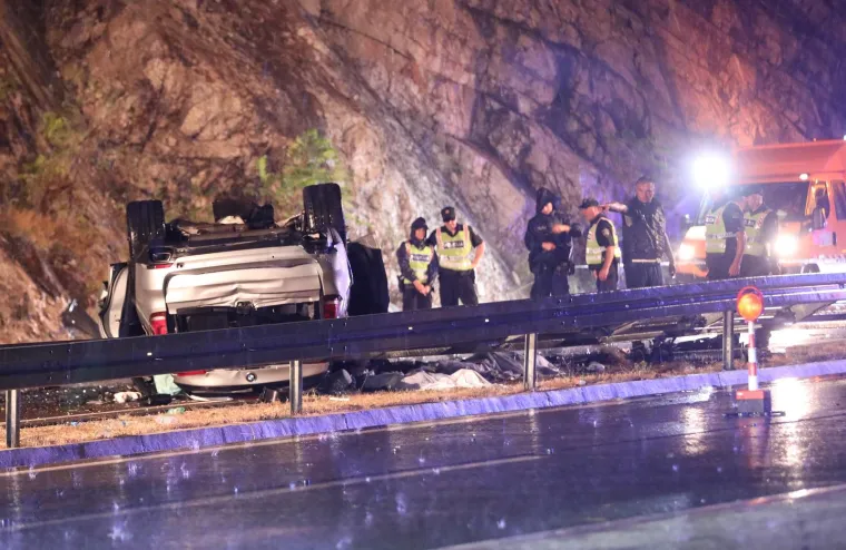Prizori užasa nakon nesreće na autocesti A1: Tri osobe poginule, dvije se bore za život, automobili potpuno smrskani...