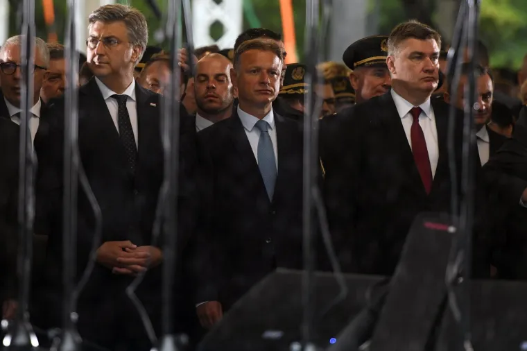 Bliski susret Plenkija i Zokija u Kninu: Premijer 'zujao' uokolo, Milanović jedva da je skidao pogled s jedne točke