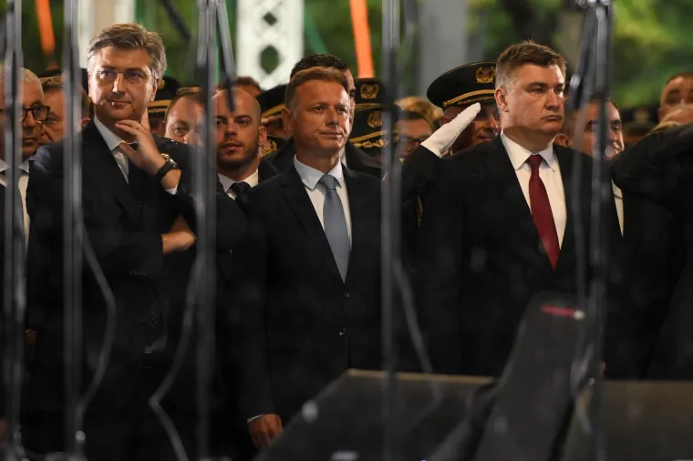 Bliski susret Plenkija i Zokija u Kninu: Premijer 'zujao' uokolo, Milanović jedva da je skidao pogled s jedne točke