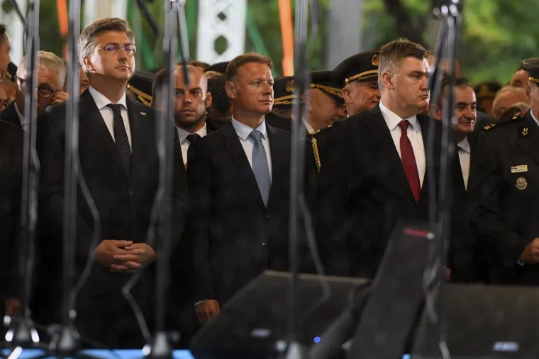 Bliski susret Plenkija i Zokija u Kninu: Premijer 'zujao' uokolo, Milanović jedva da je skidao pogled s jedne točke