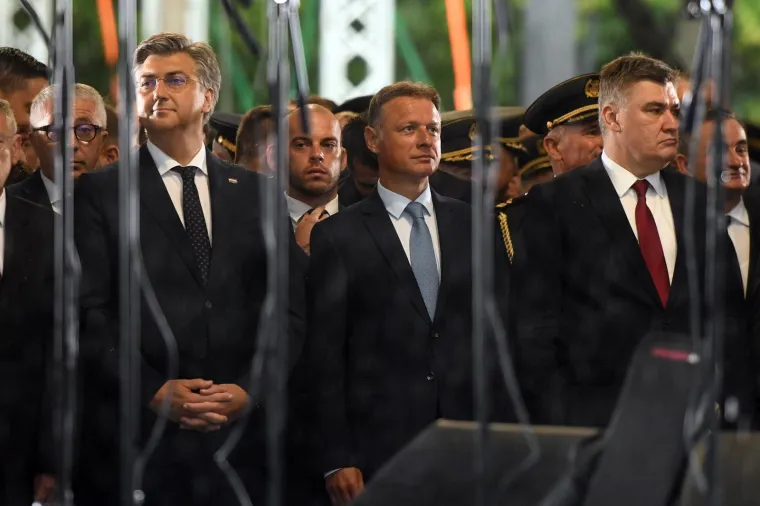 Bliski susret Plenkija i Zokija u Kninu: Premijer 'zujao' uokolo, Milanović jedva da je skidao pogled s jedne točke