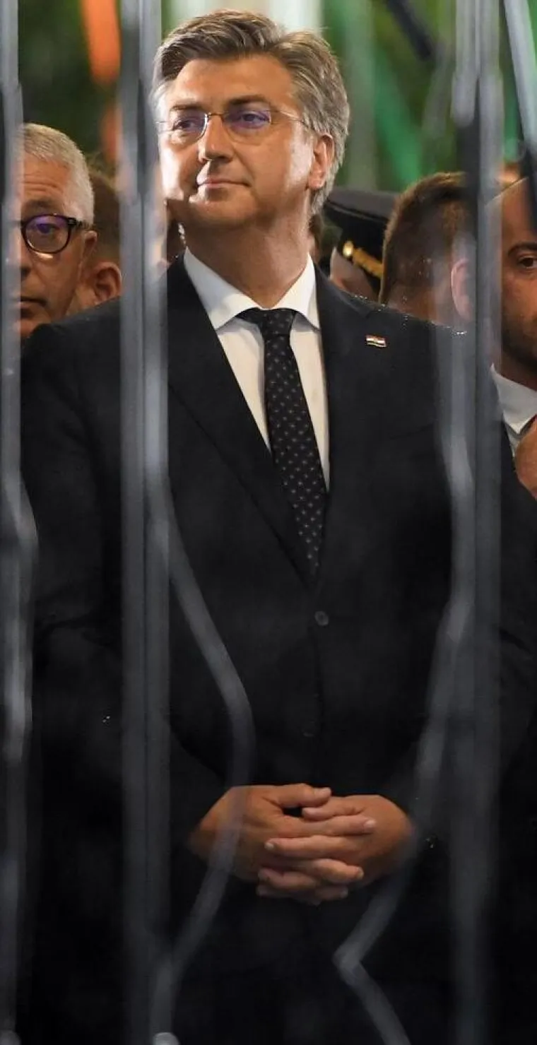 Svi Plenkovićevi izrazi lica: Ako je suditi po facijalnim ekspresijama, premijeru nije bilo nimalo ugodno susresti Milanovića...