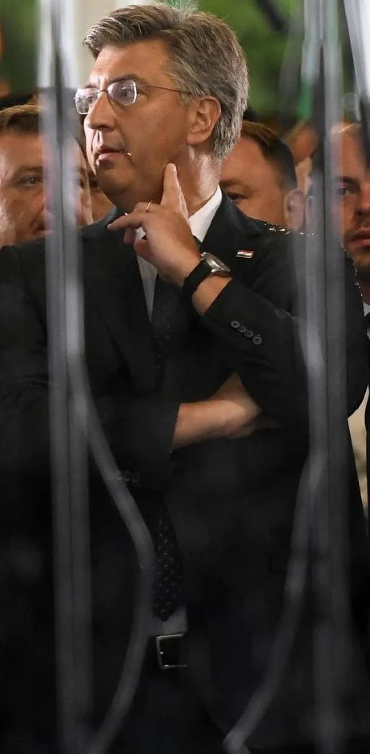 Svi Plenkovićevi izrazi lica: Ako je suditi po facijalnim ekspresijama, premijeru nije bilo nimalo ugodno susresti Milanovića...