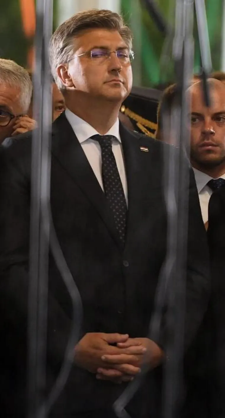 Svi Plenkovićevi izrazi lica: Ako je suditi po facijalnim ekspresijama, premijeru nije bilo nimalo ugodno susresti Milanovića...