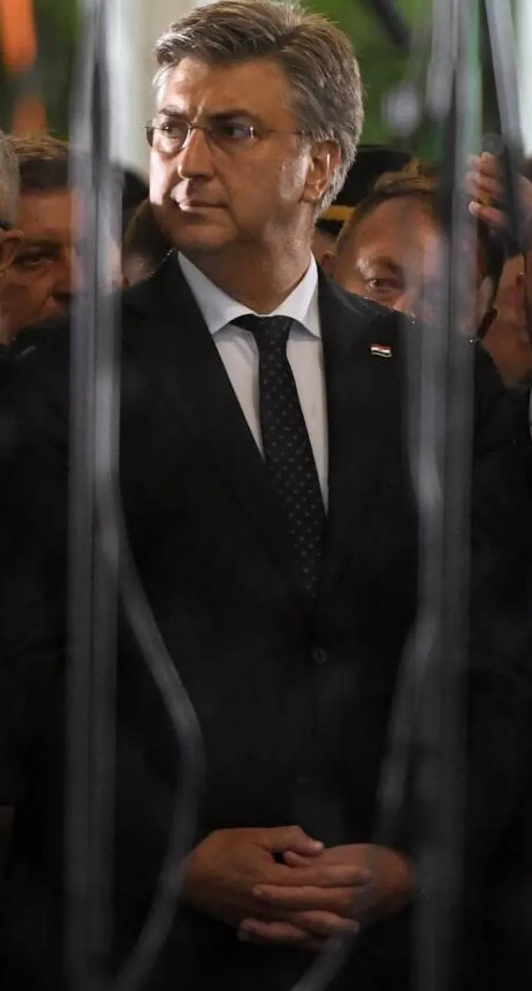 Svi Plenkovićevi izrazi lica: Ako je suditi po facijalnim ekspresijama, premijeru nije bilo nimalo ugodno susresti Milanovića...