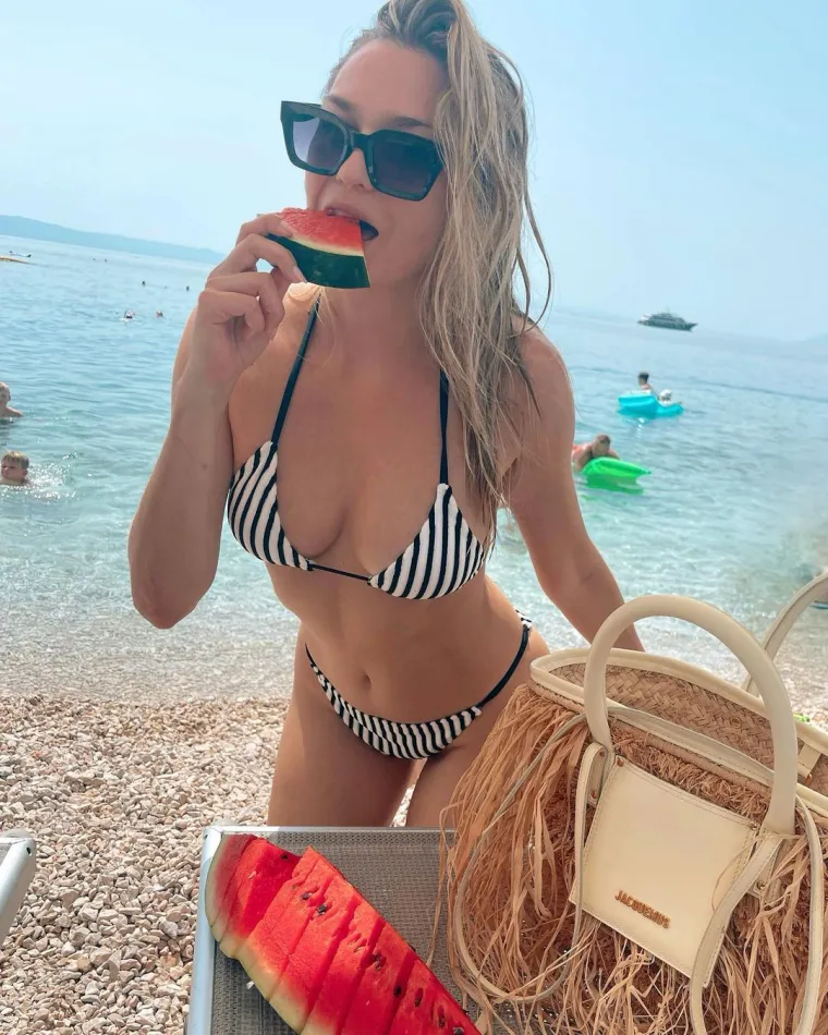 Sonja Kovač podigla temperaturu u ovim tmurnim danima: Podijelila fotke kakve dosad nismo navikli gledati!