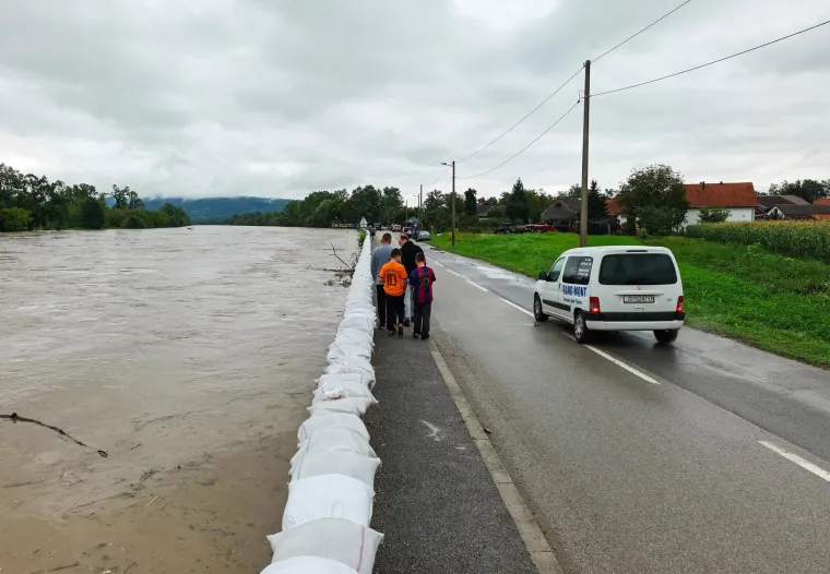 Situacija je kritična: Prizori nabujale Save izazivaju jezu, ovakvo stanje nije viđeno godinama!
