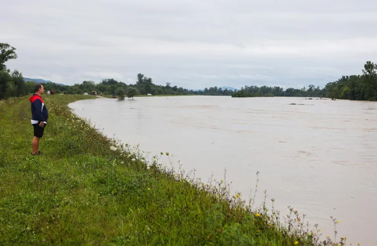 Situacija je kritična: Prizori nabujale Save izazivaju jezu, ovakvo stanje nije viđeno godinama!