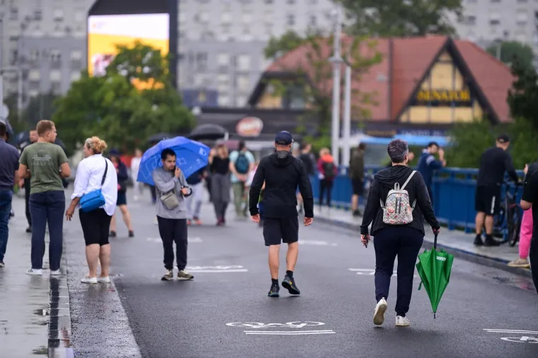 Zabrinuti Zagrepčani masovno dolaze na Savu provjeravati kakvo je stanje: Kroz metropolu upravo prolazi vrhunac vodenog vala