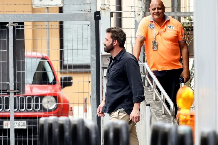 Ben, &scaron;to na ovo kaže J. Lo? Glumac uhvaćen u zagrljaju biv&scaron;e supruge, izgledali su vrlo blisko, kao nikad do sad!