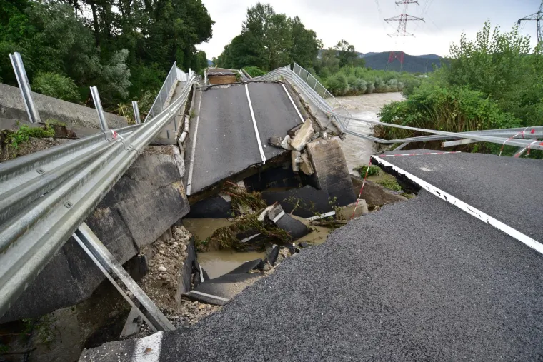 Sjećate li se mosta kojeg je tijekom nevremena u Sloveniji uni&scaron;tila bujica? Evo kako izgleda danas
