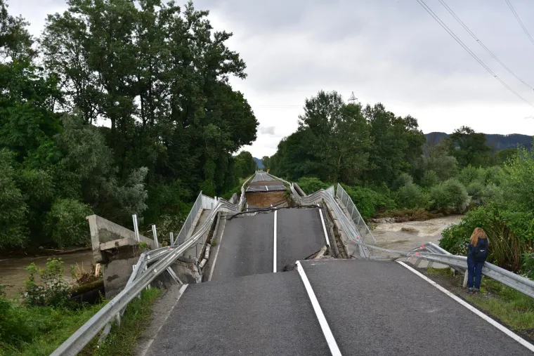 Sjećate li se mosta kojeg je tijekom nevremena u Sloveniji uni&scaron;tila bujica? Evo kako izgleda danas