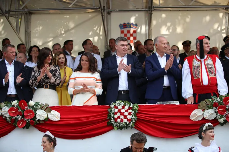 Vrh države okupio se na Sinjskoj alci, a mnoge iznenadio potez Milanovića i Plenkovića