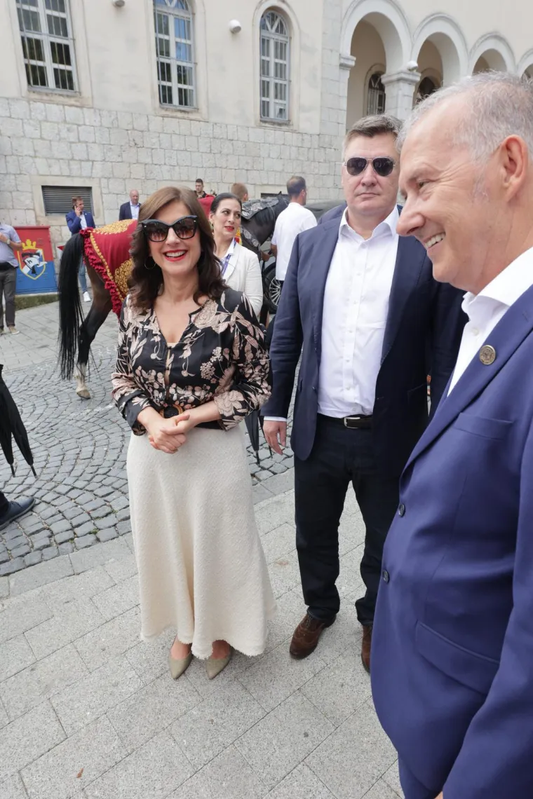 Vrh države okupio se na Sinjskoj alci, a mnoge iznenadio potez Milanovića i Plenkovića