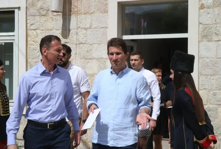 Vrh države okupio se na Sinjskoj alci, a mnoge iznenadio potez Milanovića i Plenkovića