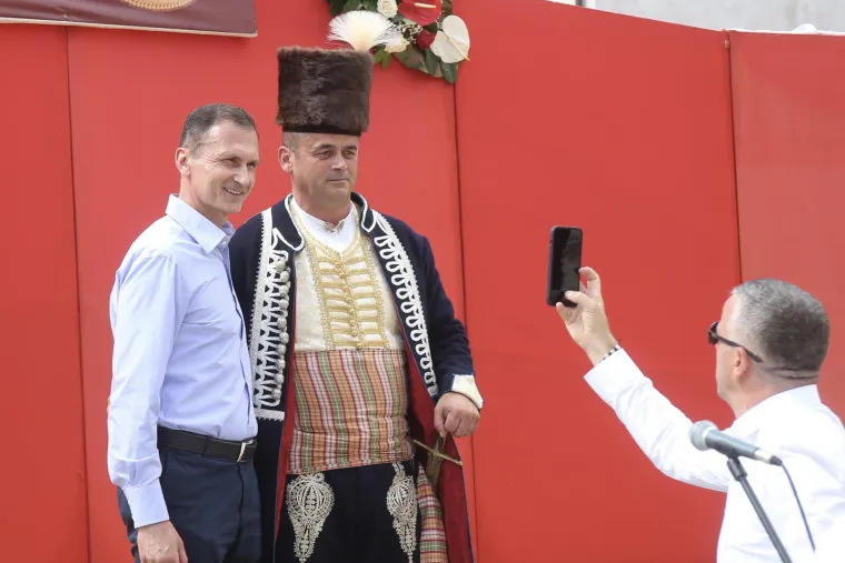 Vrh države okupio se na Sinjskoj alci, a mnoge iznenadio potez Milanovića i Plenkovića