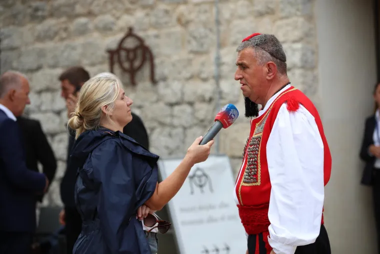 Vrh države okupio se na Sinjskoj alci, a mnoge iznenadio potez Milanovića i Plenkovića
