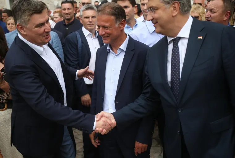 Vrh države okupio se na Sinjskoj alci, a mnoge iznenadio potez Milanovića i Plenkovića