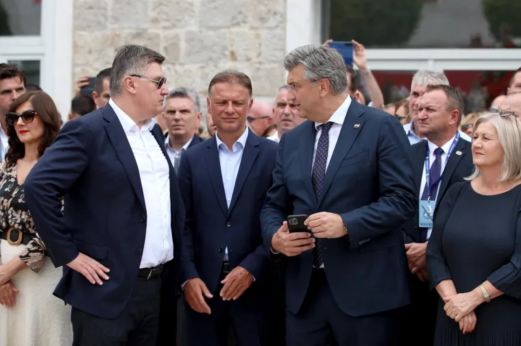 Vrh države okupio se na Sinjskoj alci, a mnoge iznenadio potez Milanovića i Plenkovića