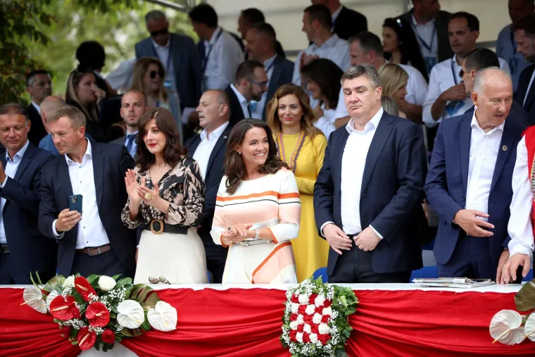 Vrh države okupio se na Sinjskoj alci, a mnoge iznenadio potez Milanovića i Plenkovića