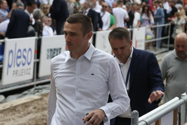 Vrh države okupio se na Sinjskoj alci, a mnoge iznenadio potez Milanovića i Plenkovića