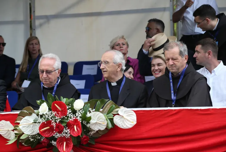 Vrh države okupio se na Sinjskoj alci, a mnoge iznenadio potez Milanovića i Plenkovića