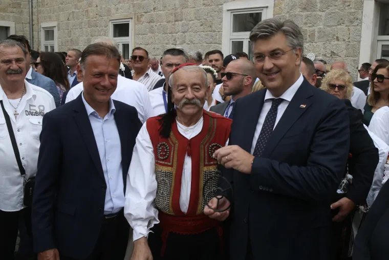 Najprije u Knin, a danas se svi sjatili u Sinj:  Pogledajte tko je sve došao na 308. Alku