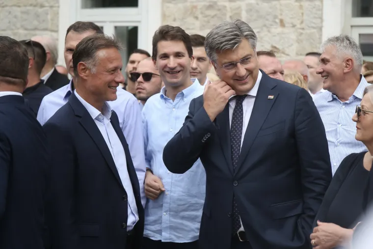 Najprije u Knin, a danas se svi sjatili u Sinj:  Pogledajte tko je sve do&scaron;ao na 308. Alku