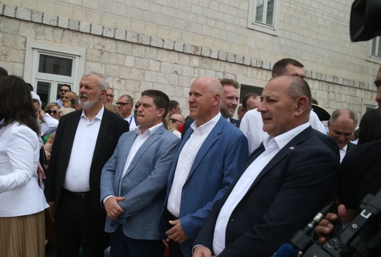 Najprije u Knin, a danas se svi sjatili u Sinj:  Pogledajte tko je sve do&scaron;ao na 308. Alku